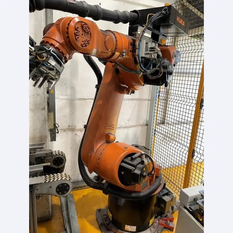 Goed onderhouden bewerkingscentra en robots bij een toeleverancier voor de auto-industrie-9